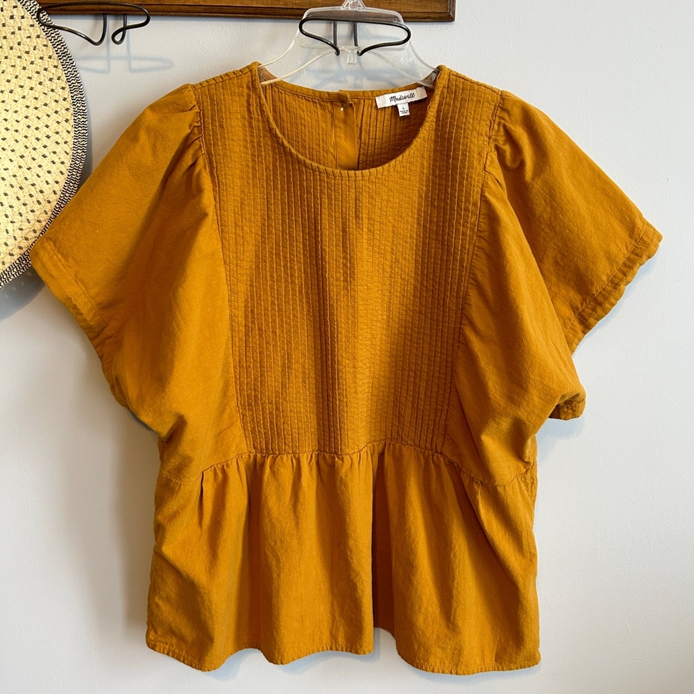 MADEWELL Pleated Flutter Sleeve Peplum Top in‎ Vintage Gold, L